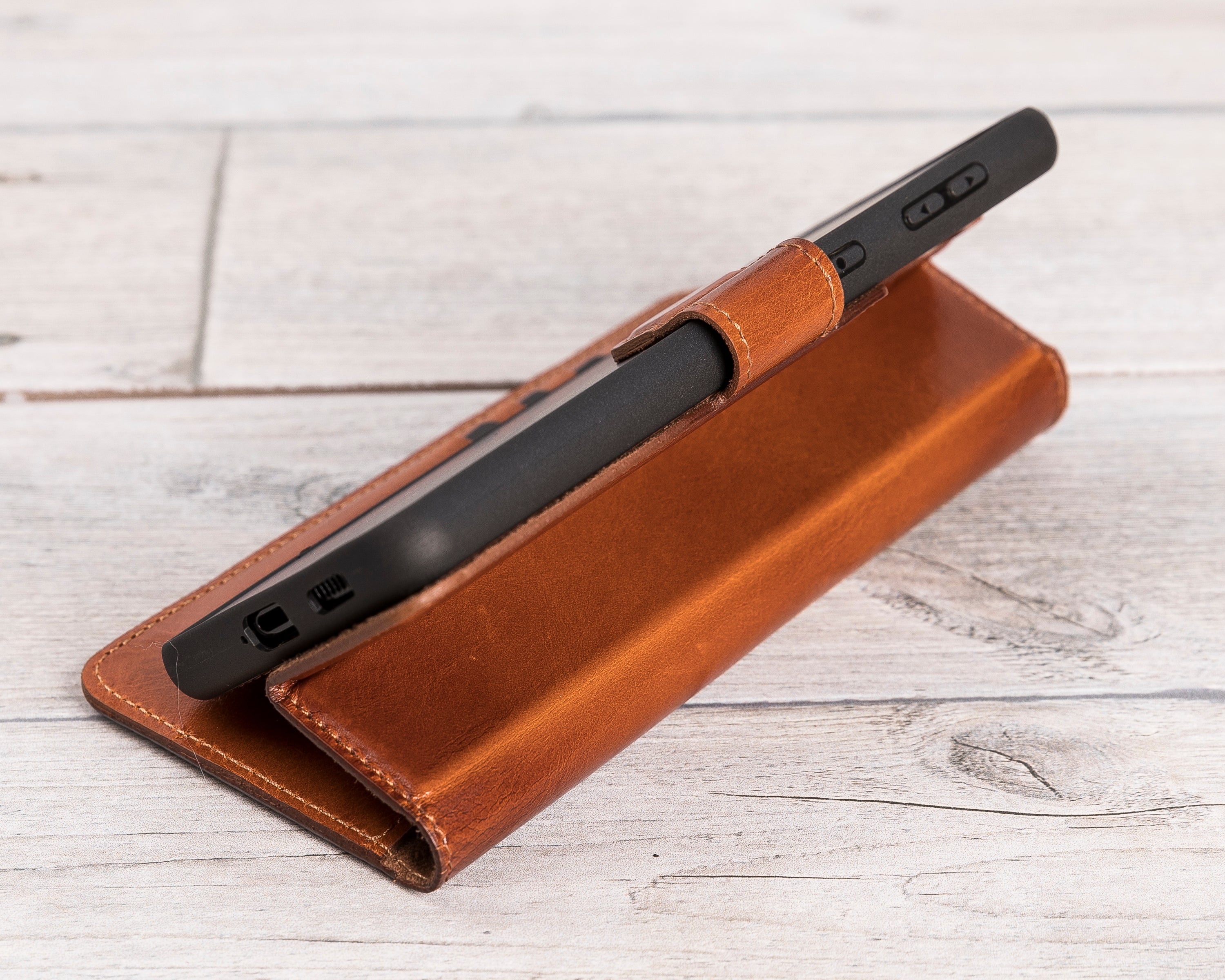 Magnetische Brieftaschenhülle aus brüniertem hellbraunem Leder für Galaxy S22 / S23 / S24