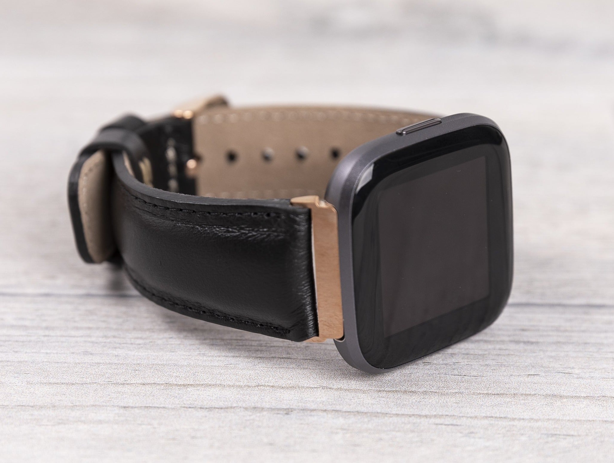 Schwarzes klassisches Fitbit-Uhrenarmband aus Leder 