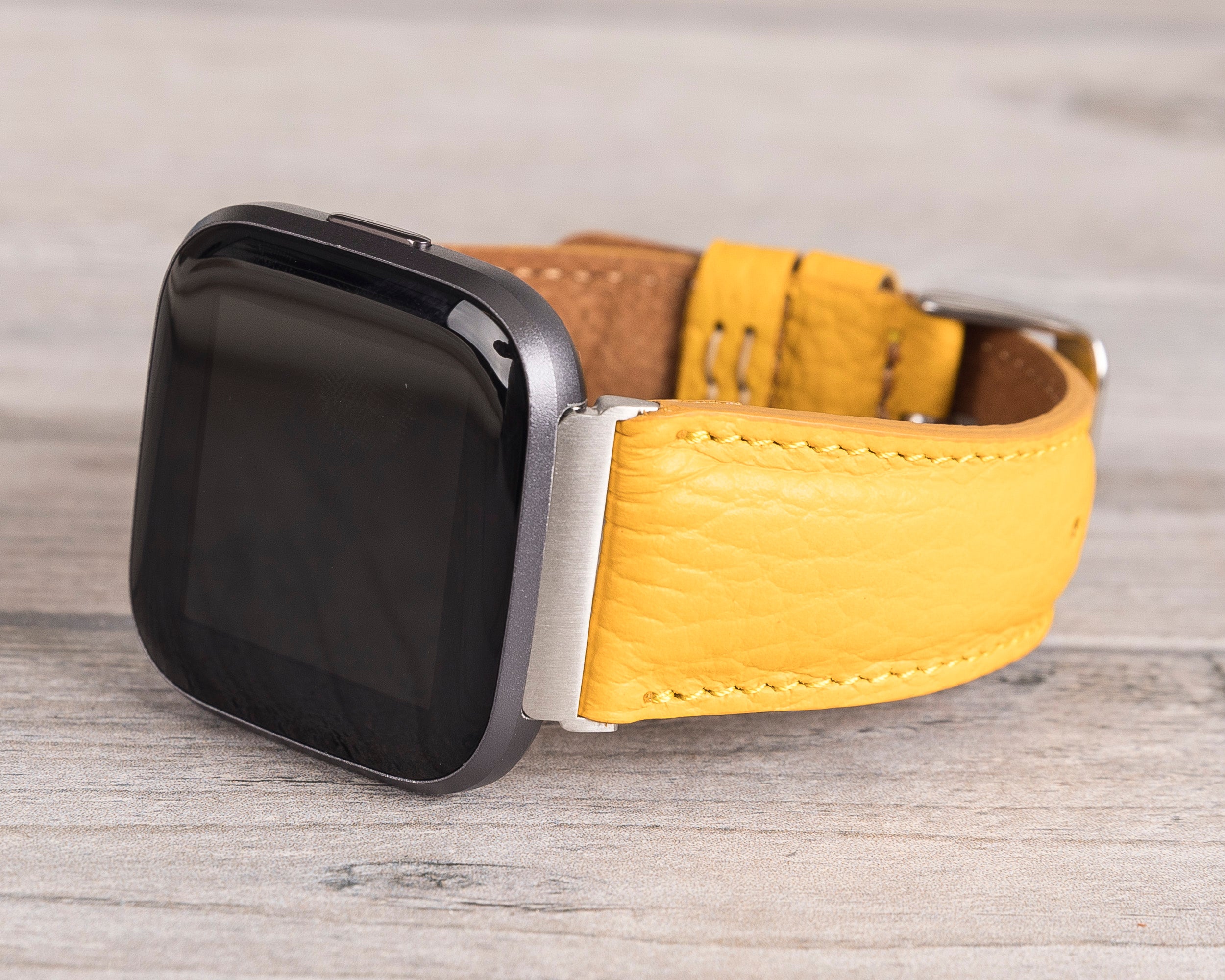 Gelbes klassisches Fitbit-Uhrenarmband aus Leder 