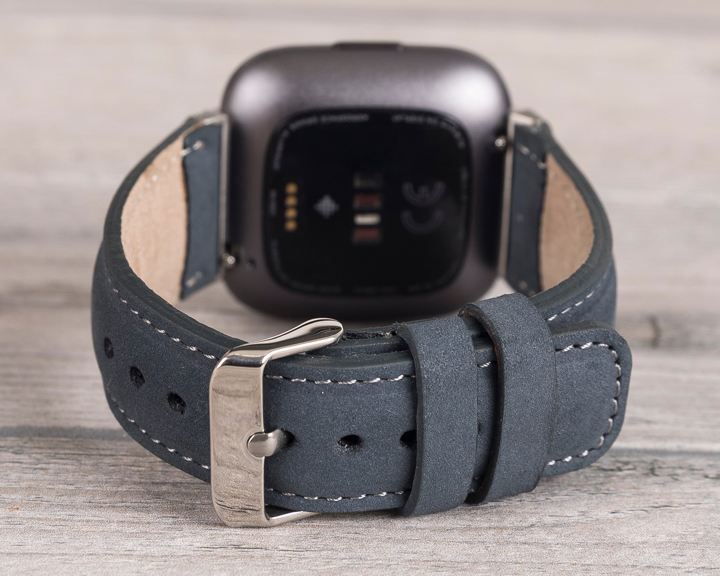 Klassisches Fitbit-Uhrenarmband aus blauem Leder
