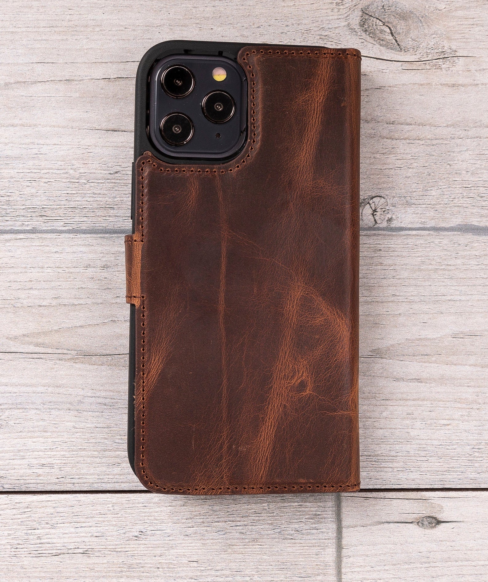 Magnetische Lederhülle Antic Brown für iPhone 12 Modelle 